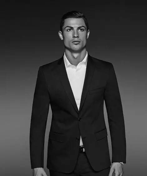 卢伟：洛夫顿带着情绪打球影响全队，上一场就不该让他上（卢伟直言：洛夫顿情绪化比赛拖累全队，上一场不该让他登场）