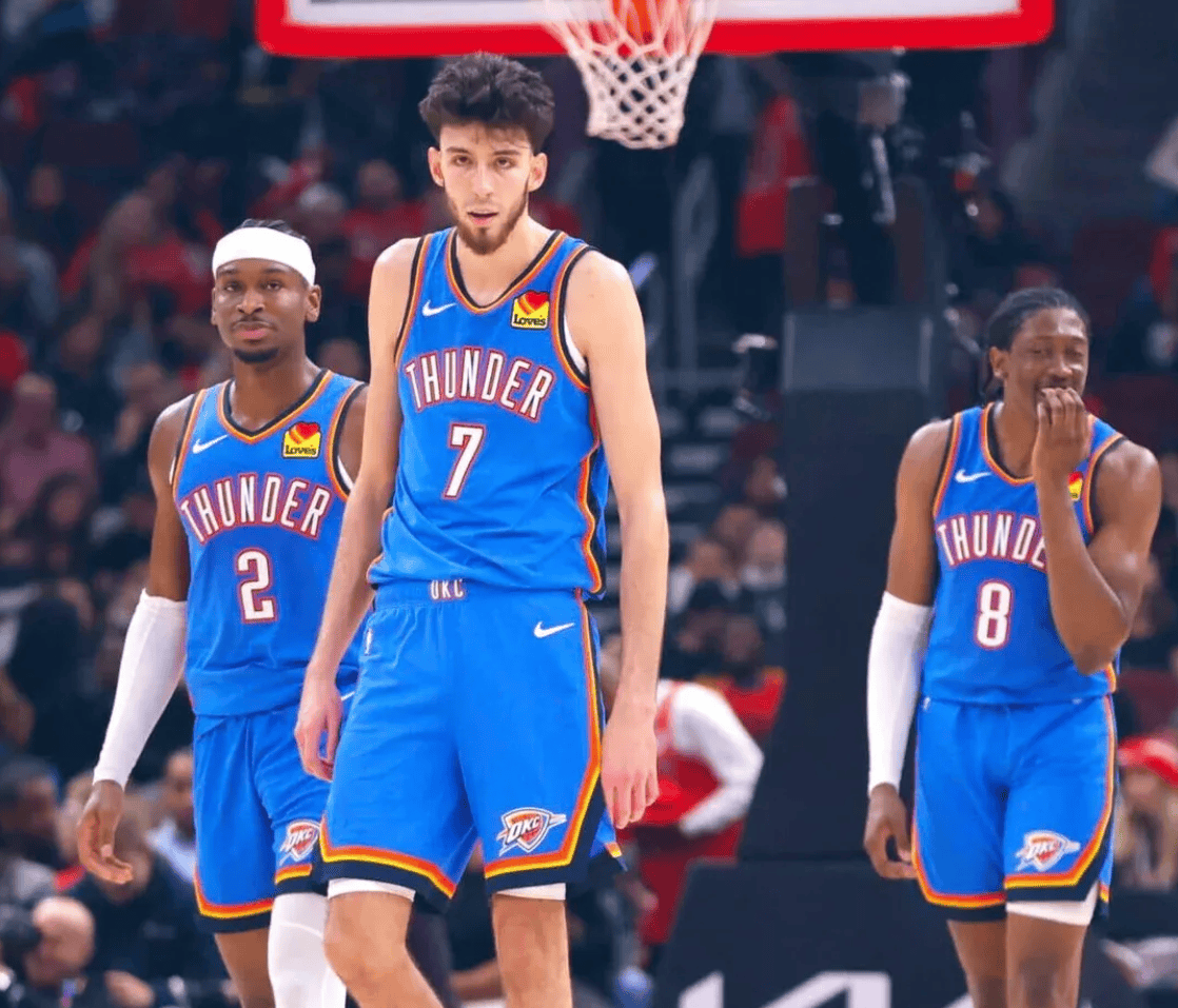 圣诞夜继续暴打卫冕冠军 马刺13天内三杀雷霆！（圣诞夜再虐卫冕冠军，马刺13天三胜雷霆）