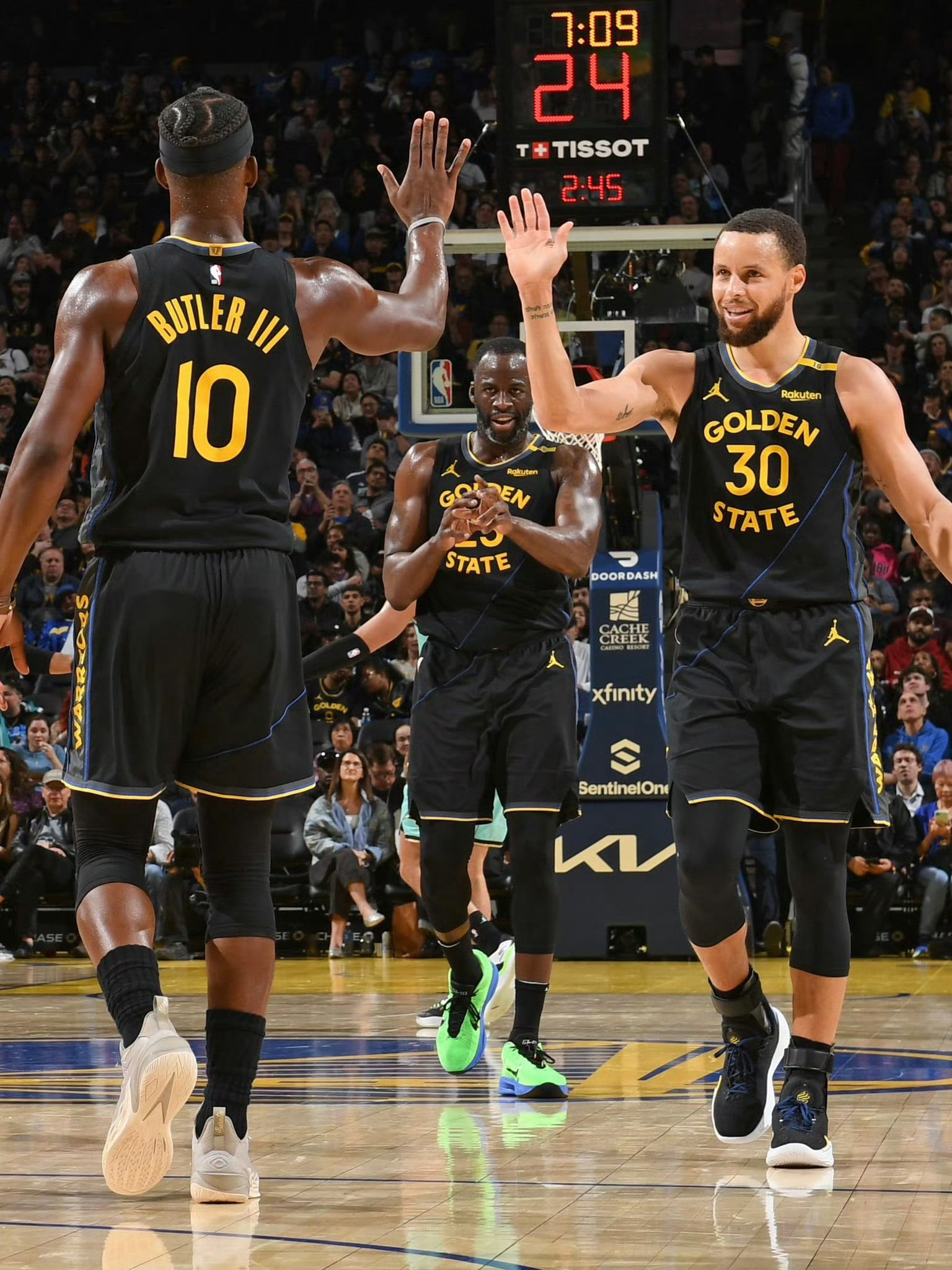 德罗西取热那亚生涯首胜，率队时隔239天再次意甲主场赢球（德罗西迎执教热那亚首胜，球队相隔239天再夺意甲主场三分）