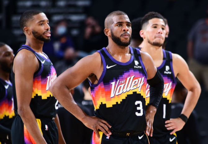 高炮台发威！唐斯反击快下 弧顶追身三分一箭穿心（高炮轰鸣！唐斯快攻跟进，弧顶追身三分一箭穿心）