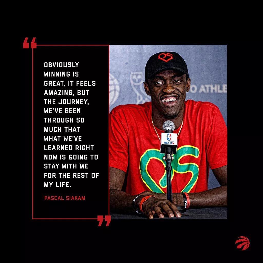 来自前辈的指导！暂停期间利拉德为阿夫迪亚讲解战术（暂停时的点拨：利拉德为阿夫迪亚传授战术心得）