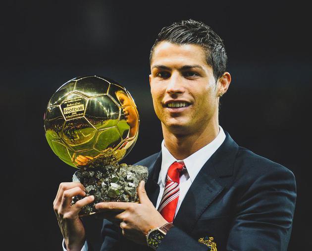 小法：不认为差距有那么大，有国米那种前锋你总会更接近胜利（小法：差距并不悬殊，若拥有国米级前锋就更接近胜利）