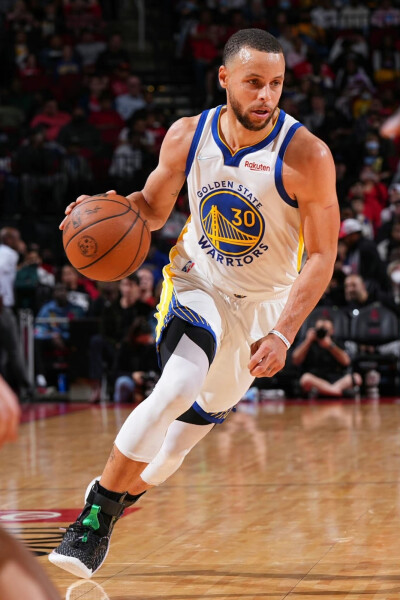 TA：多家豪门关注小将斯密特，阿尔克马尔对其估价约6000万欧（TA：阿尔克马尔为斯密特标价约6000万欧，多家豪门密切关注）