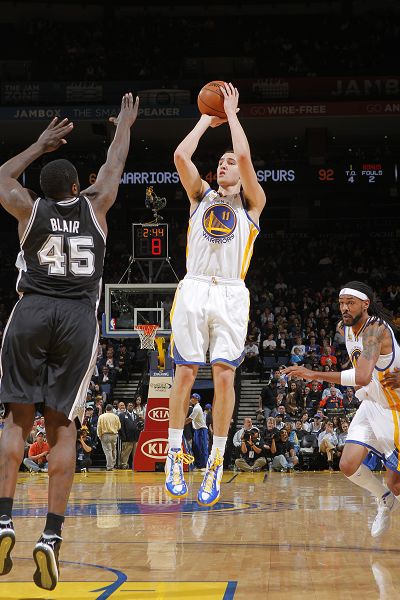 罗伯逊：萨拉赫是队史最佳之一，希望能继续与他并肩作战（罗伯逊：萨拉赫跻身队史顶尖，盼继续与其并肩作战）