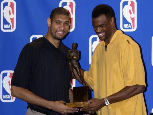 迪马济奥：加蒂被确诊为右膝半月板撕裂，至少缺阵一个月（迪马济奥：加蒂右膝半月板撕裂，预计至少缺席一个月）