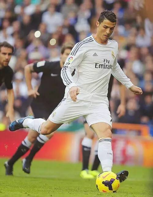 6场造7球，奥巴梅扬本赛季欧冠直接参与进球数仅次于姆巴佩（本季欧冠，奥巴梅扬6场参与7球，直接贡献仅次于姆巴佩）