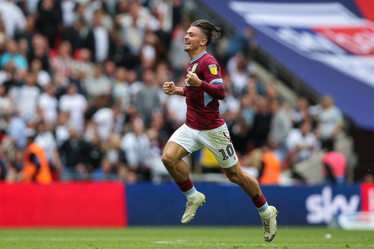 吉拉西多特生涯欧冠已打入15球，队史仅次于罗伊斯和莱万（吉拉西欧冠为多特已斩获15球，队史仅逊罗伊斯与莱万）